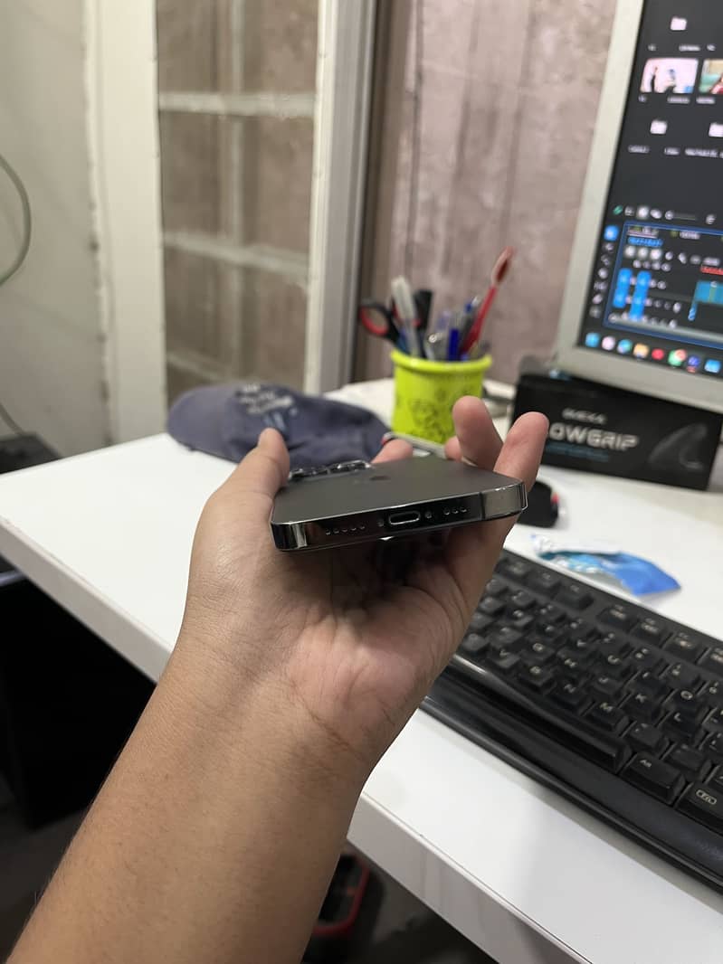 Apple iPhone 13 Pro 1