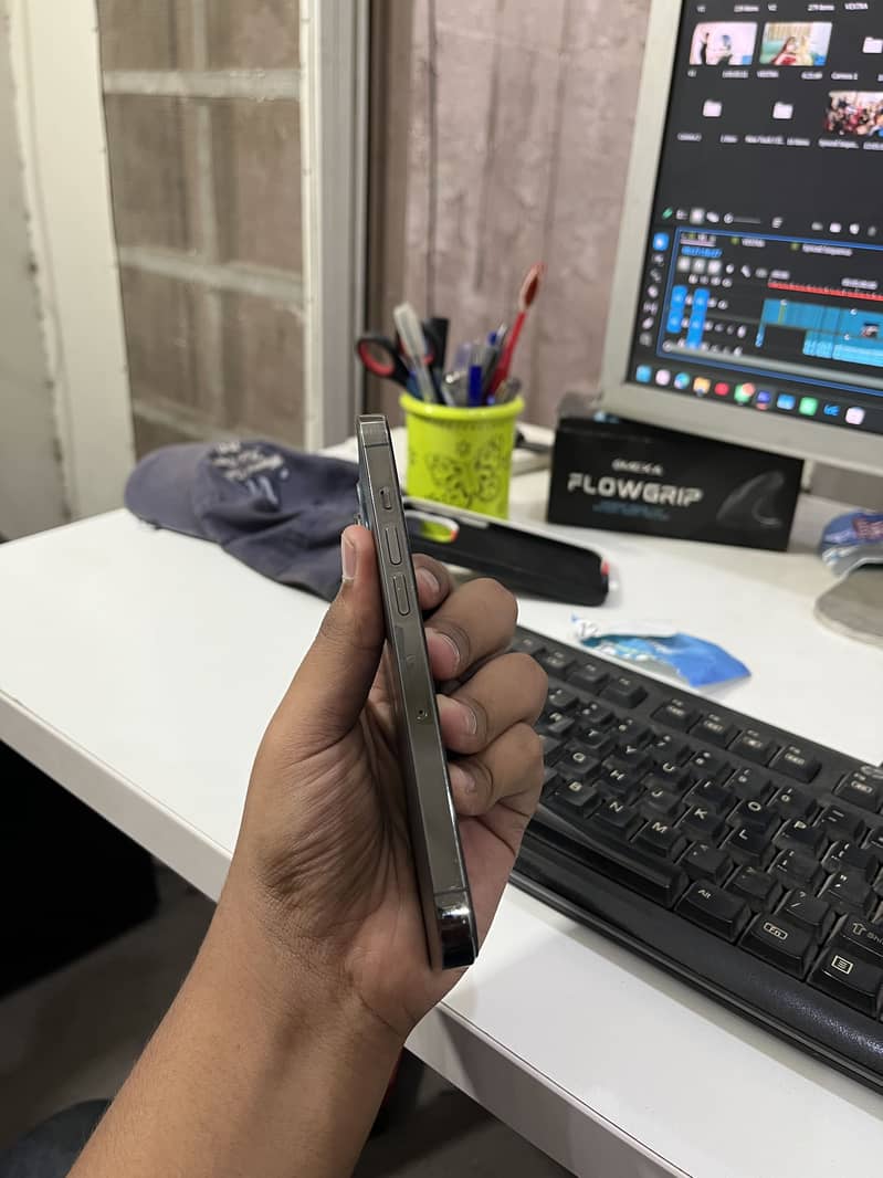 Apple iPhone 13 Pro 4