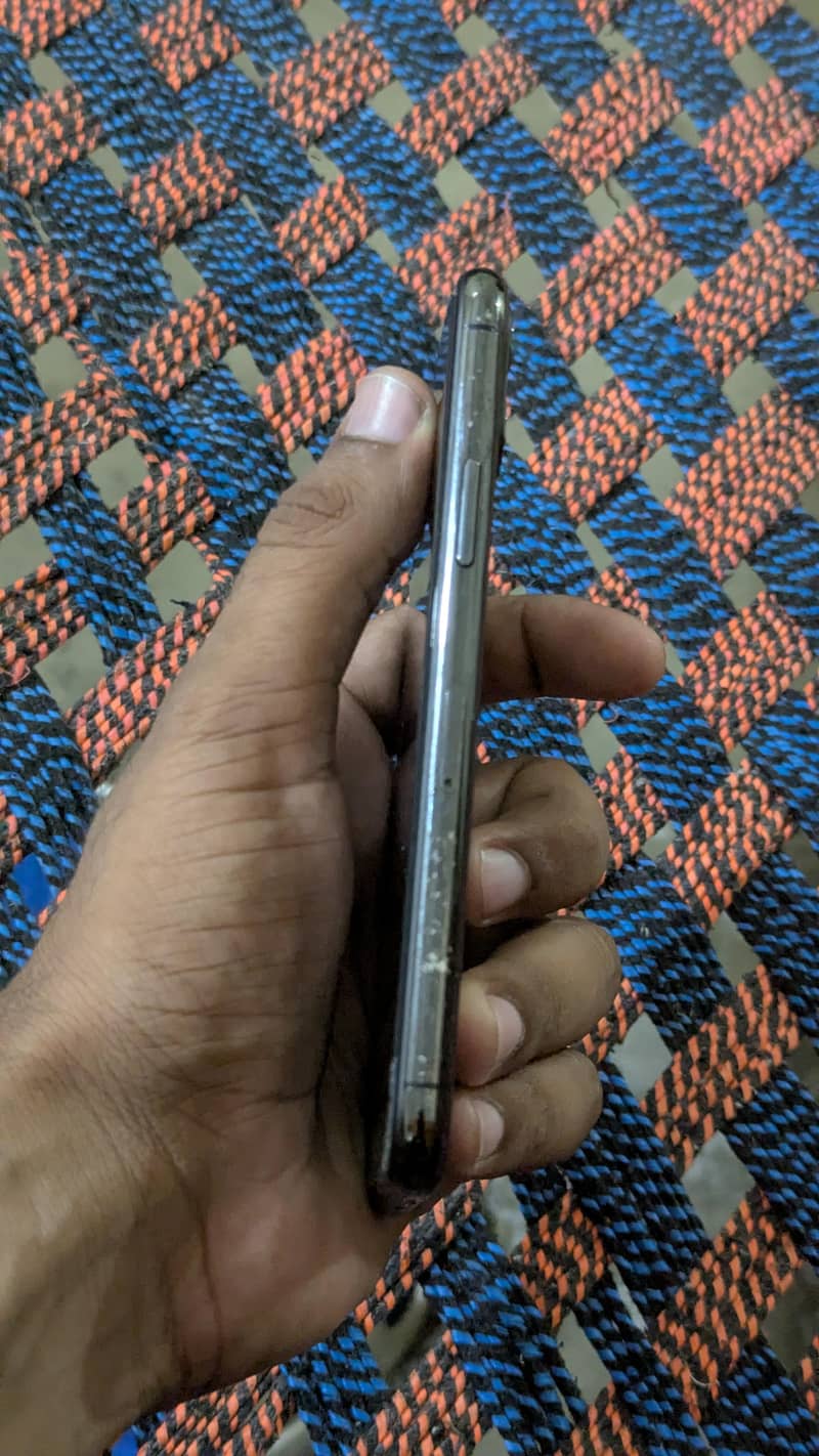 Apple iPhone 11 Pro 2