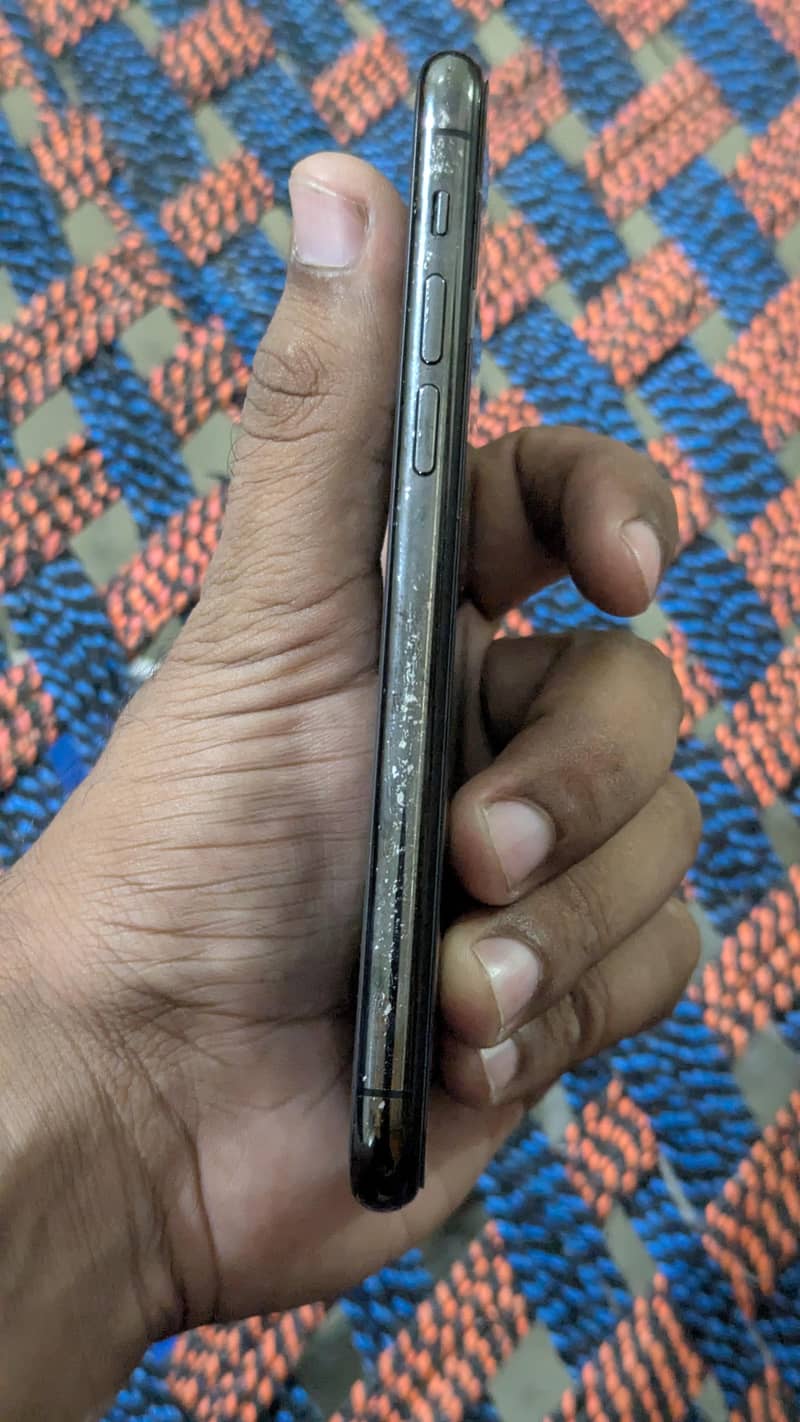 Apple iPhone 11 Pro 3