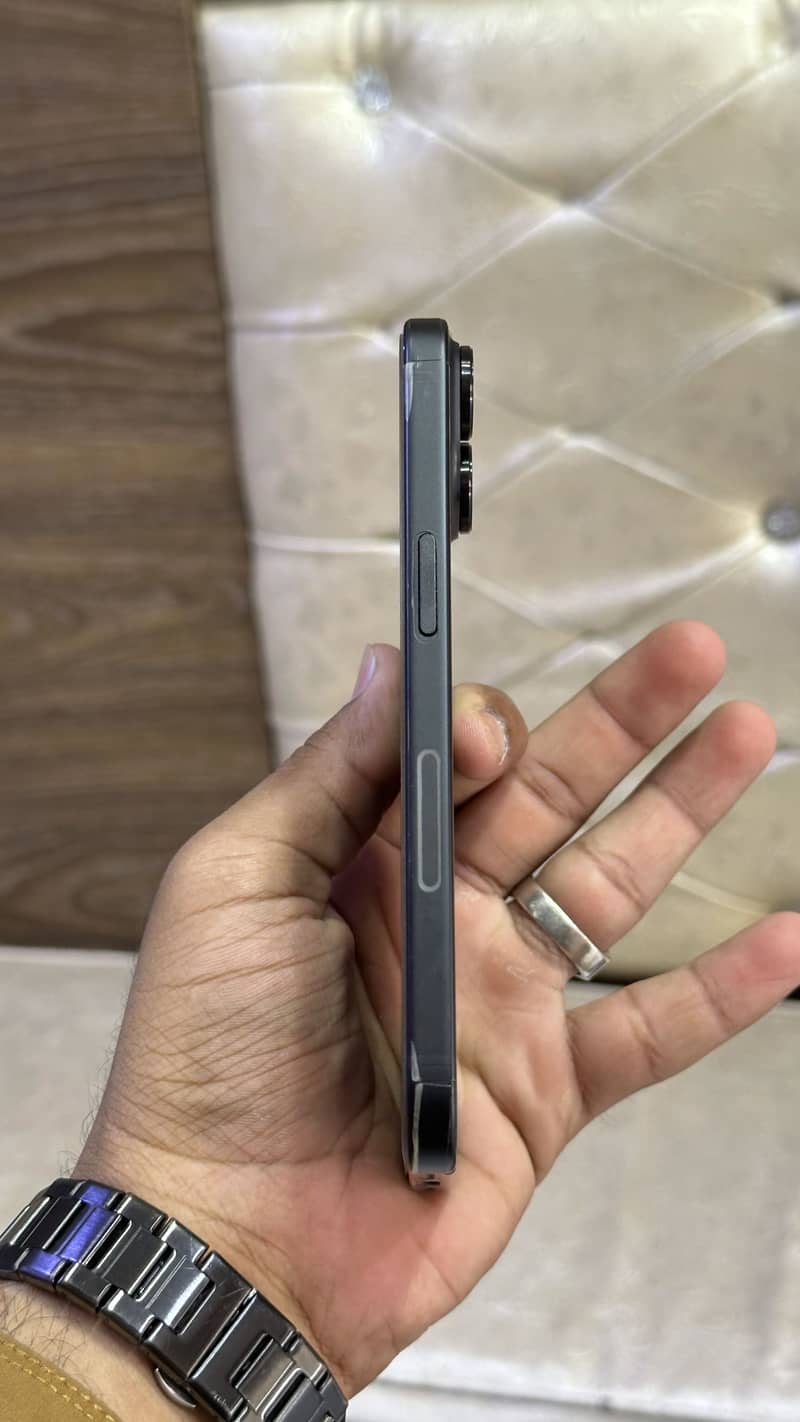 Apple iPhone 15 4