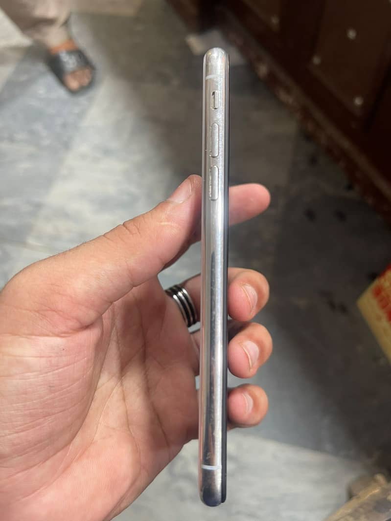 iPhone x 4