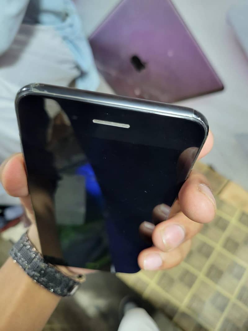 Apple iPhone 7 2