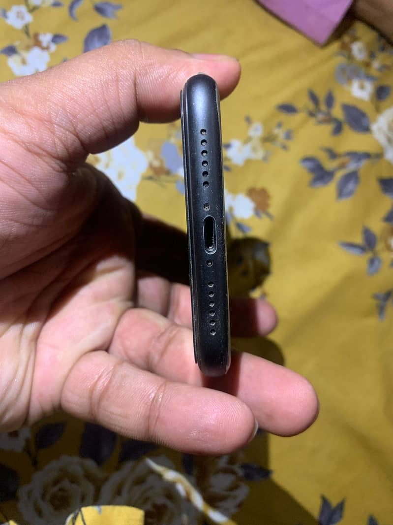 Apple iPhone 11 3