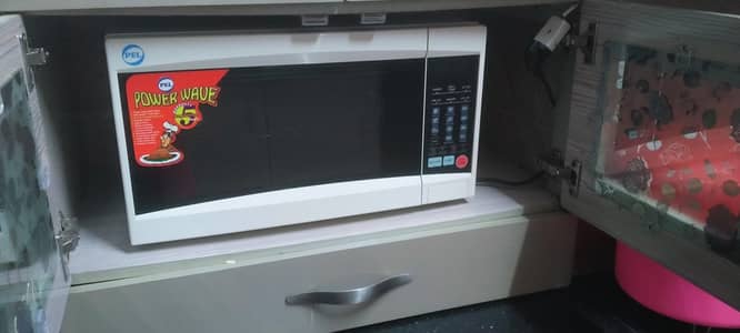 Pel Microwave Oven in good condition