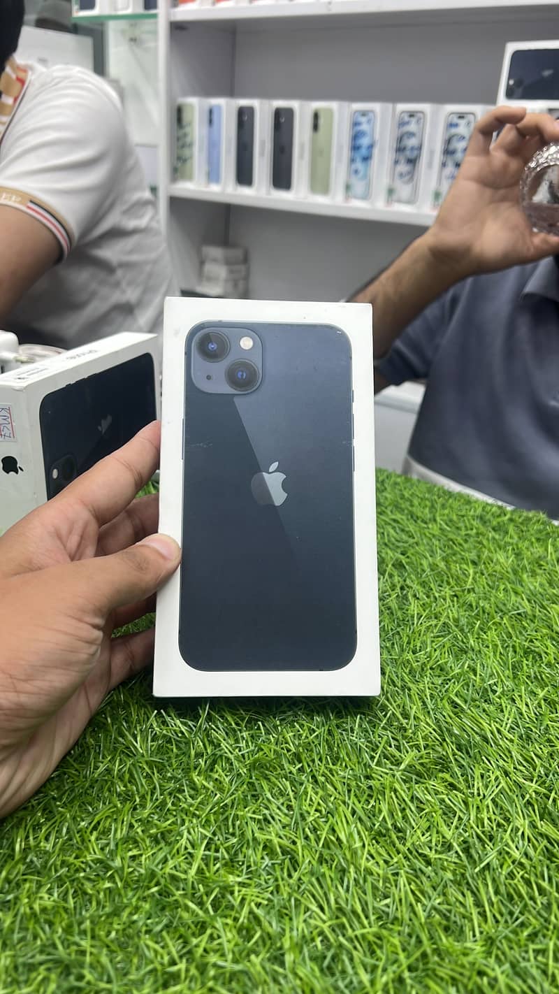 Apple iPhone 13 0