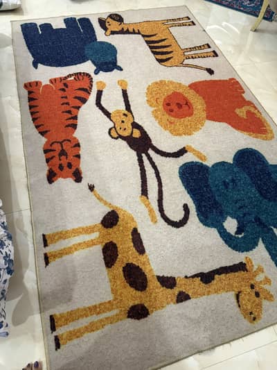 6x5 foot length carpet  with an animal design
