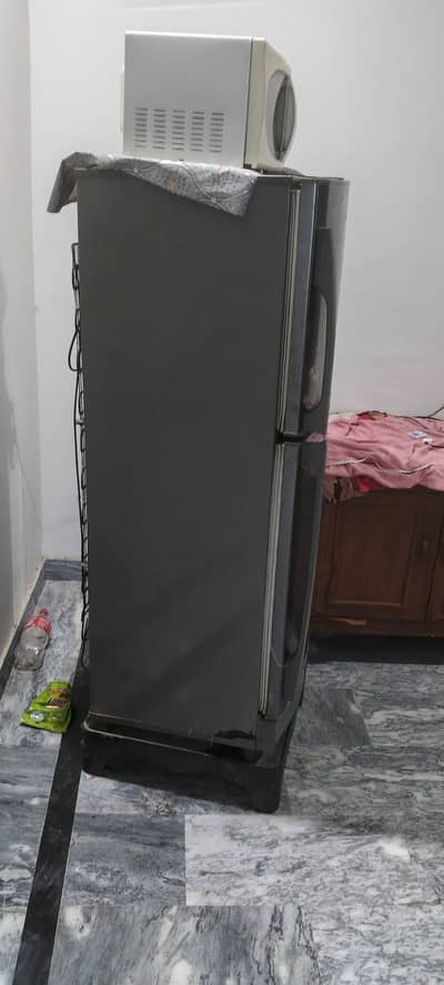 Pel medium size friage chal Rahi hai