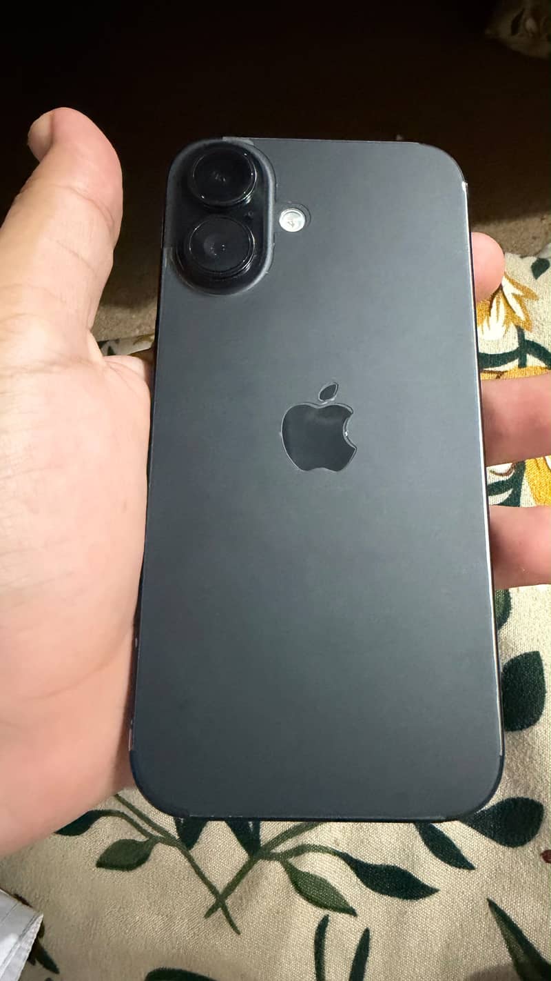 Apple iPhone 16 2