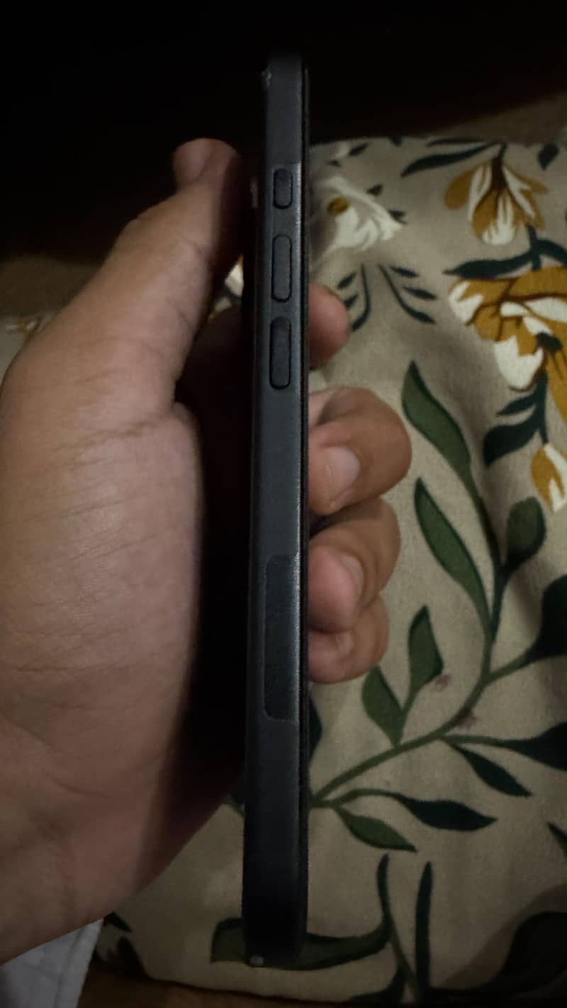 Apple iPhone 16 3