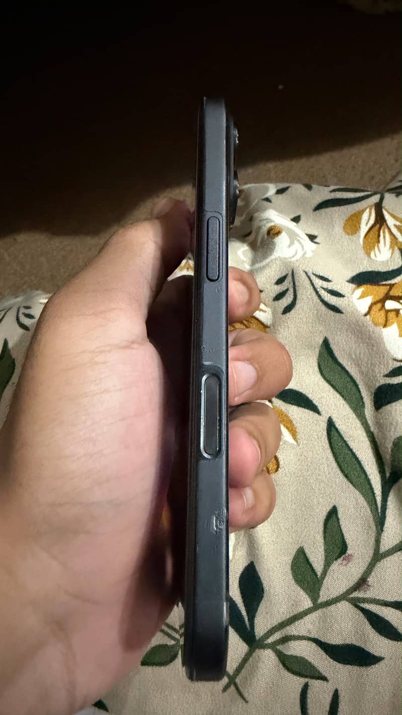 Apple iPhone 16 4