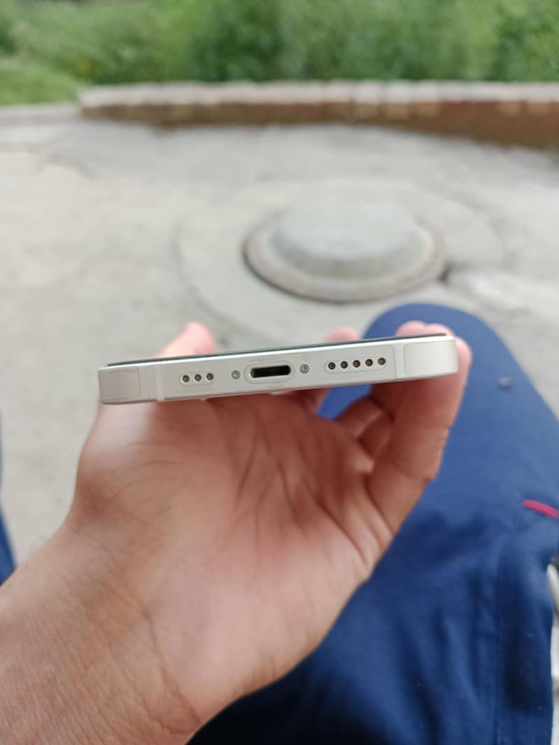 Apple iPhone 12 3