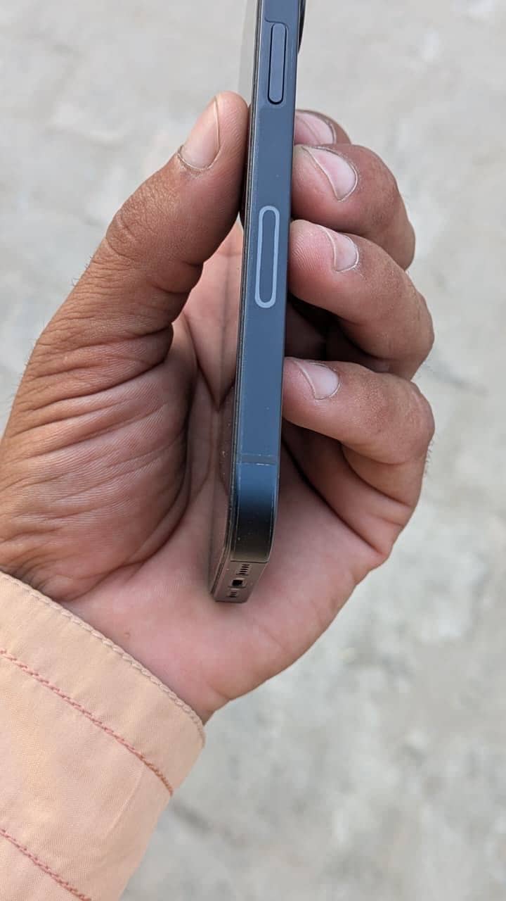 Apple iPhone 13 4