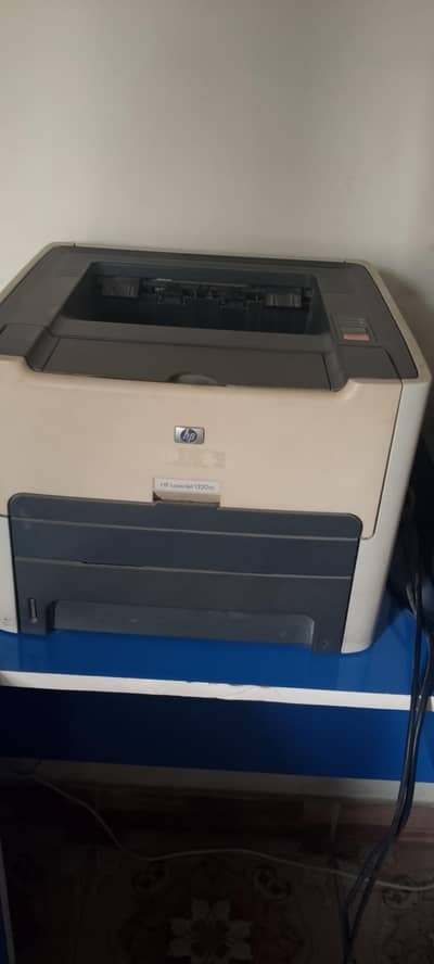 one dell 14 wali monitor and stone ka CPU black