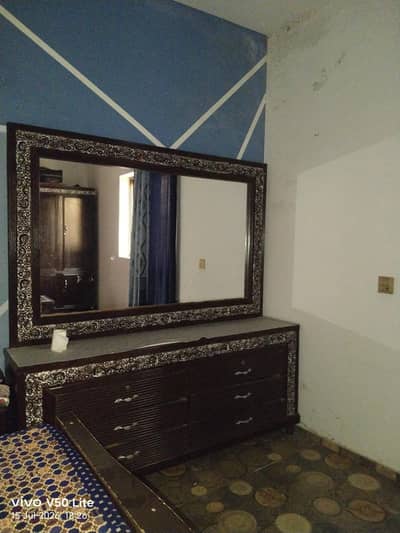 1 dressing table 2 small table and 1 center table
