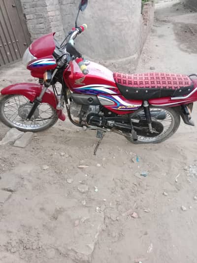 100 prioder 2016 model Good condition