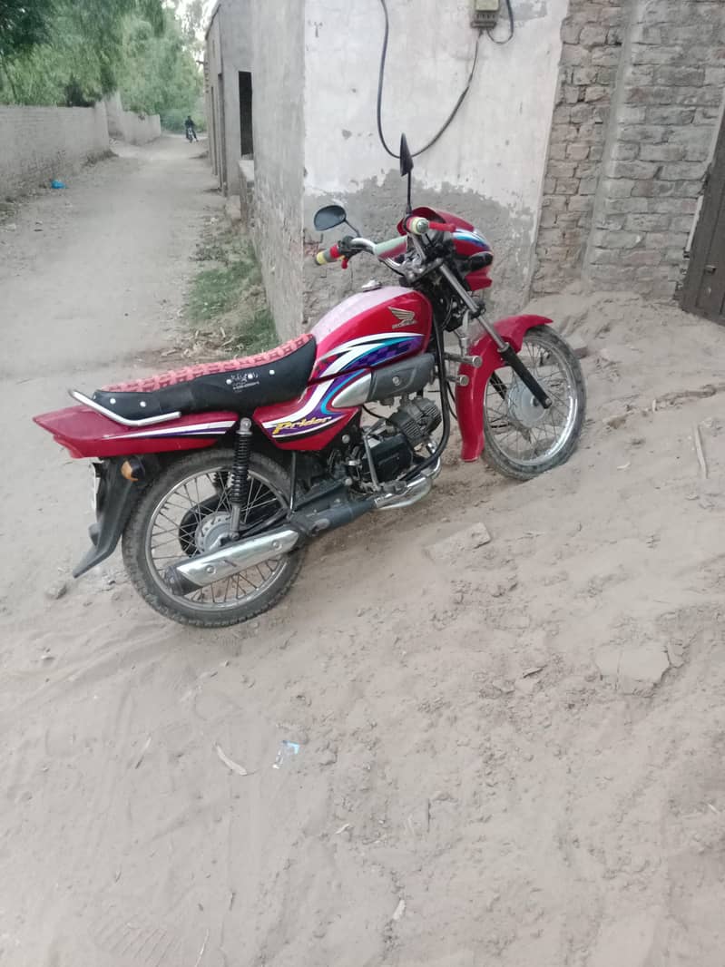 100 prioder 2016 model Good condition 1