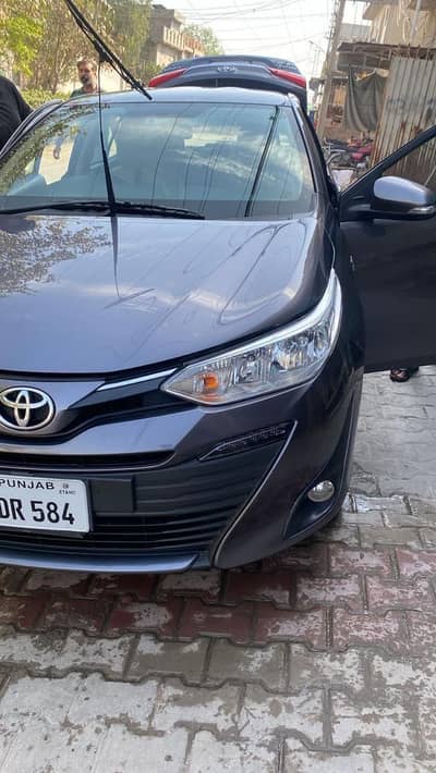 Toyota Yaris 2021 1st onwer top of line variet