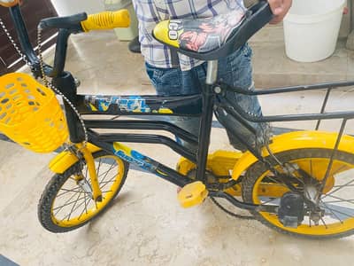 good condition mai h 6000 ki daine h