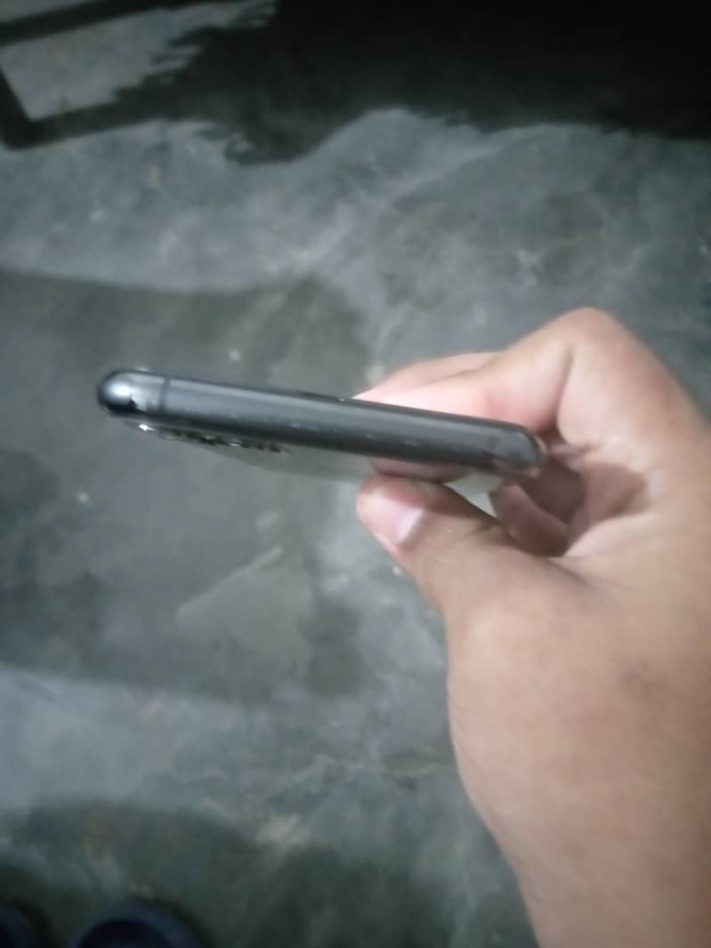 iPhone 11 Pro Max 5