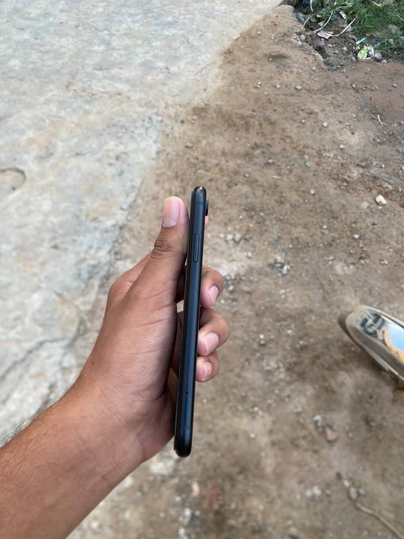 Apple iPhone XR 4