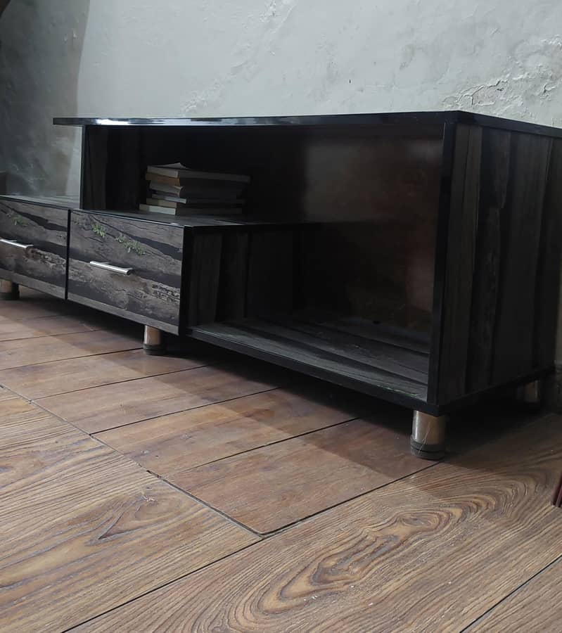 TV Console 4