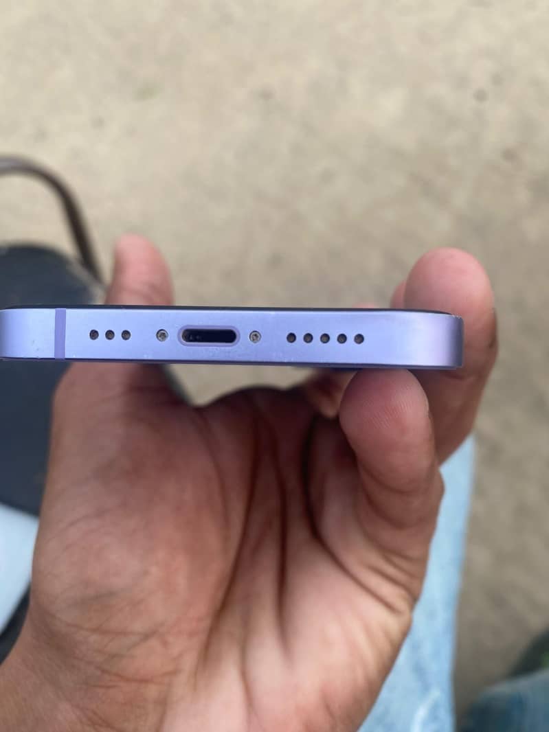Apple iPhone 12 4