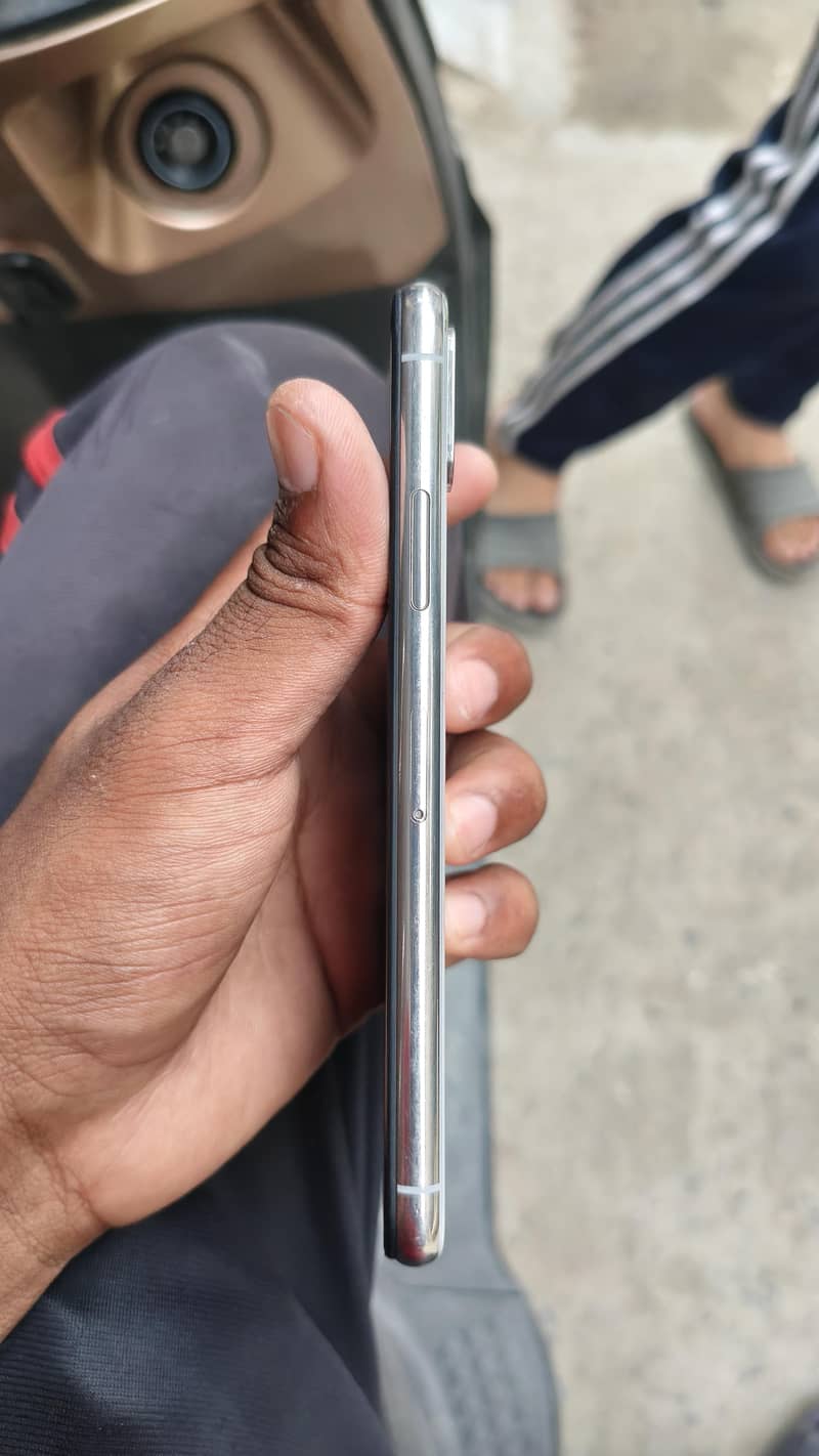 Apple iPhone X 3
