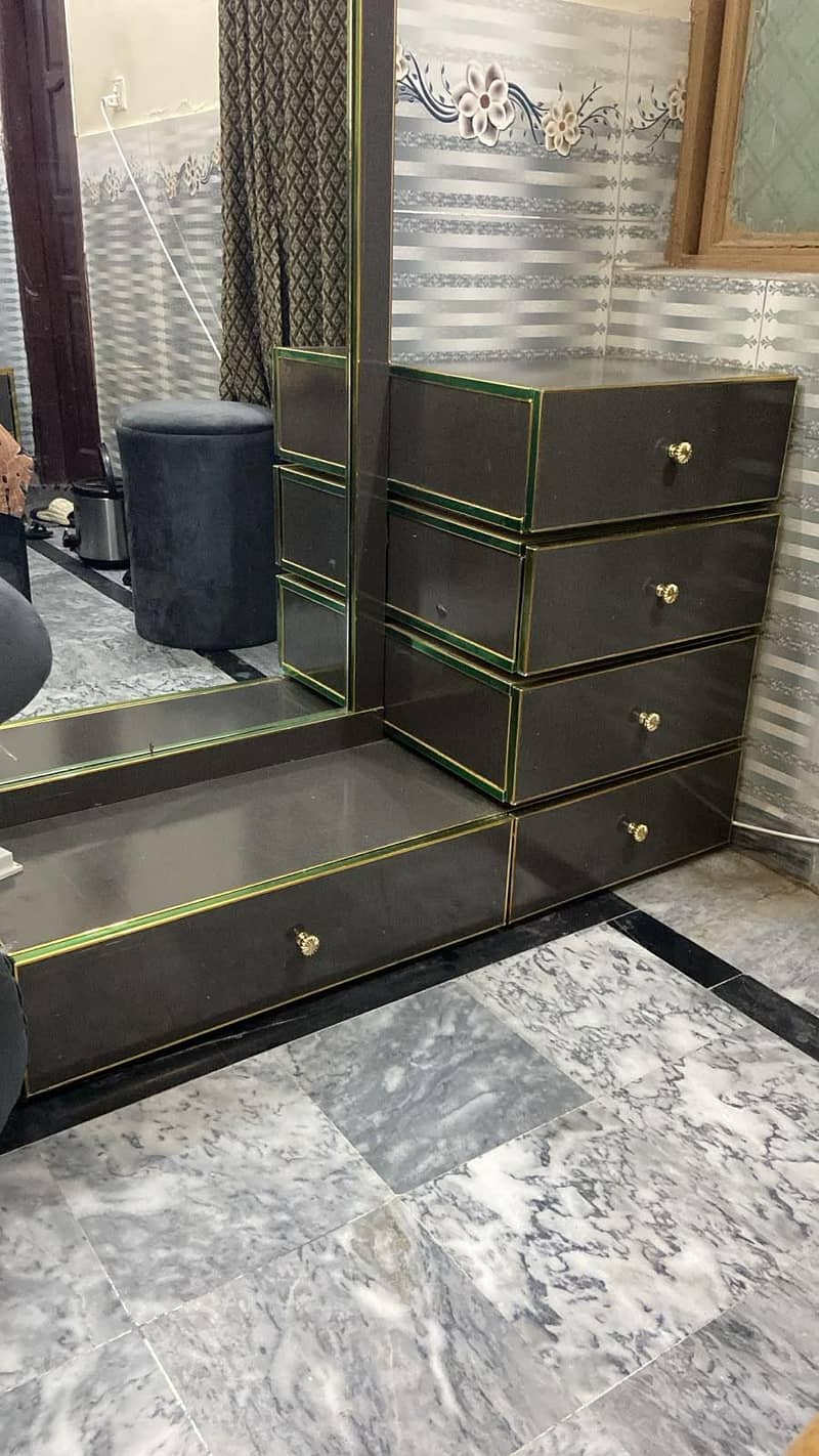 Dressing mirror 1