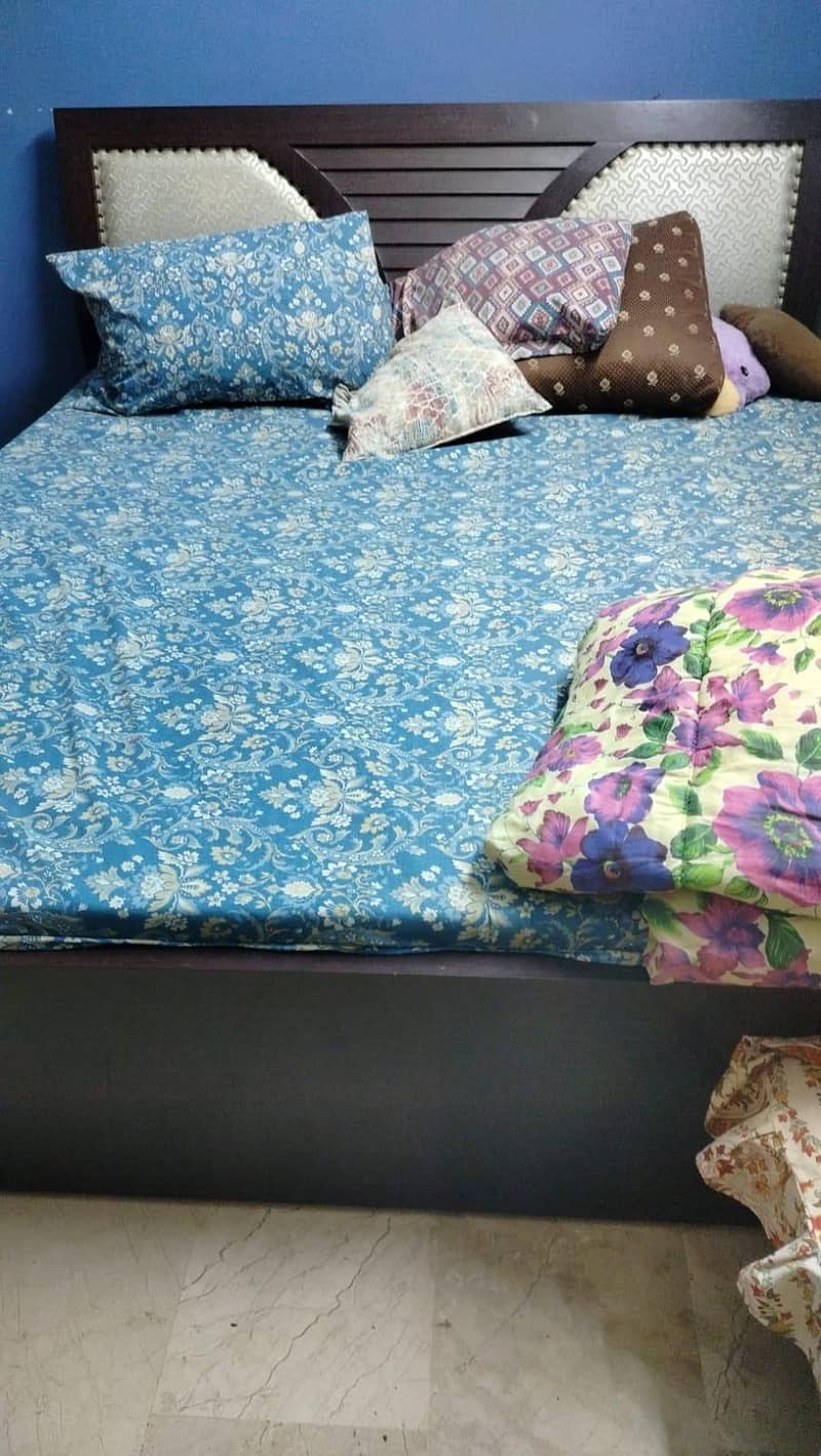Bed king size 0
