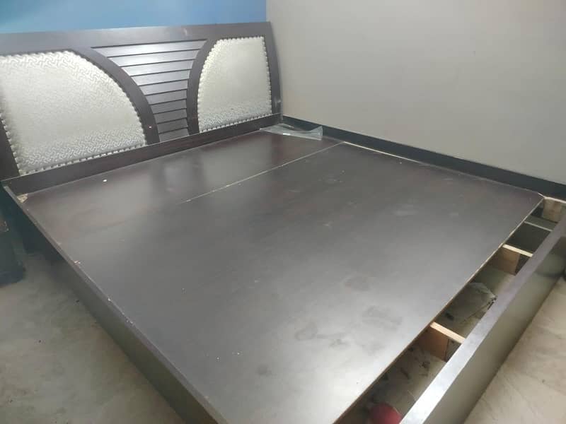 Bed king size 1