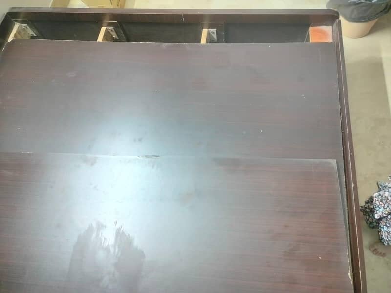 Bed king size 3