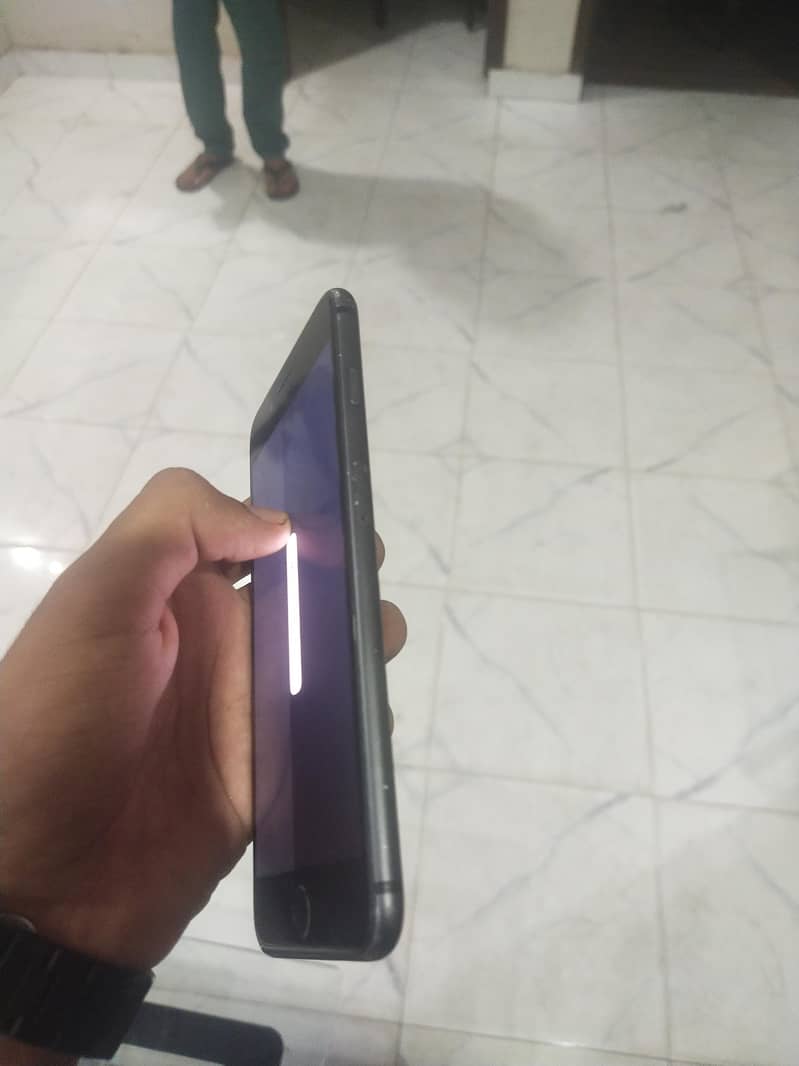 Apple iPhone 8 Plus 2