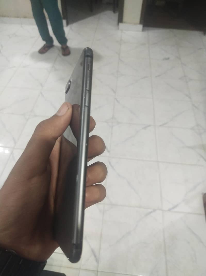 Apple iPhone 8 Plus 5