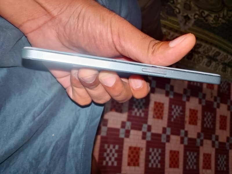 One Plus Ace 2V panel damage 1