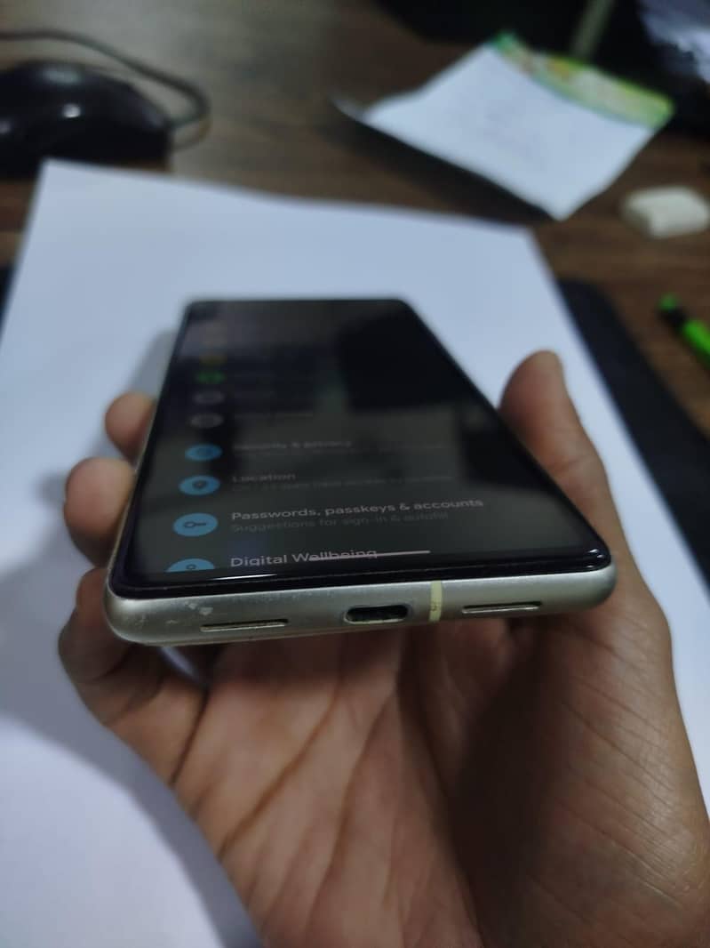 Google Pixel 7 4