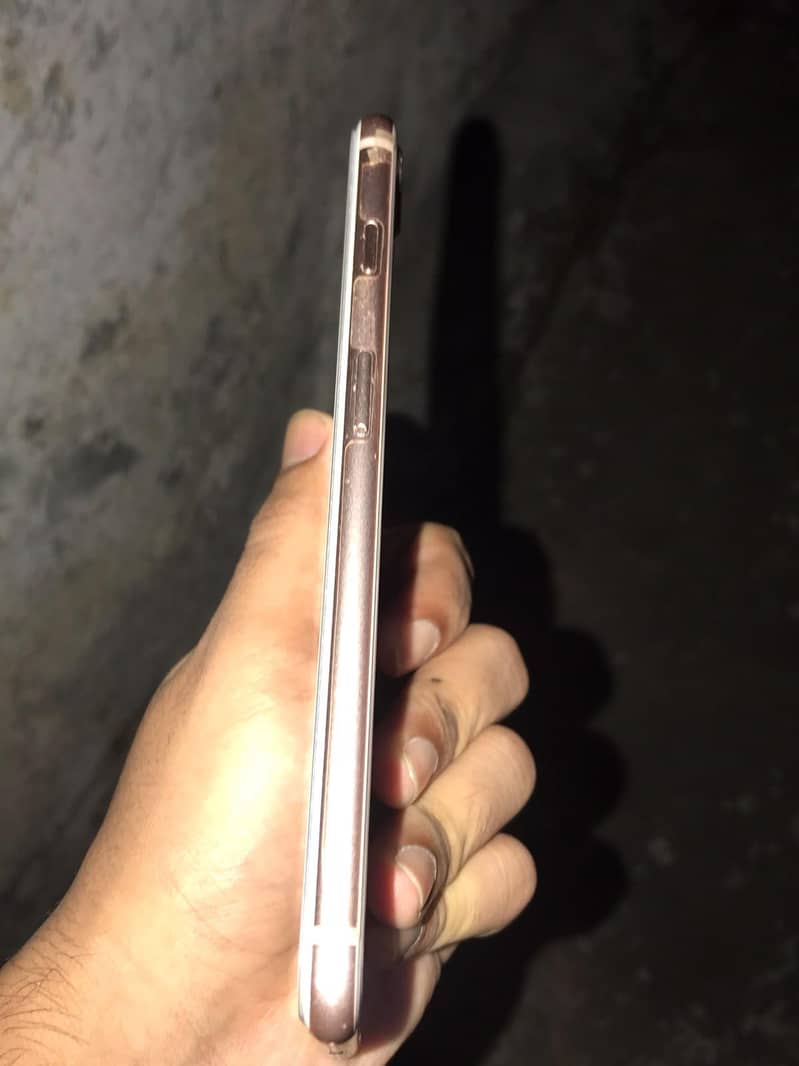 Apple iPhone 8 Plus 1