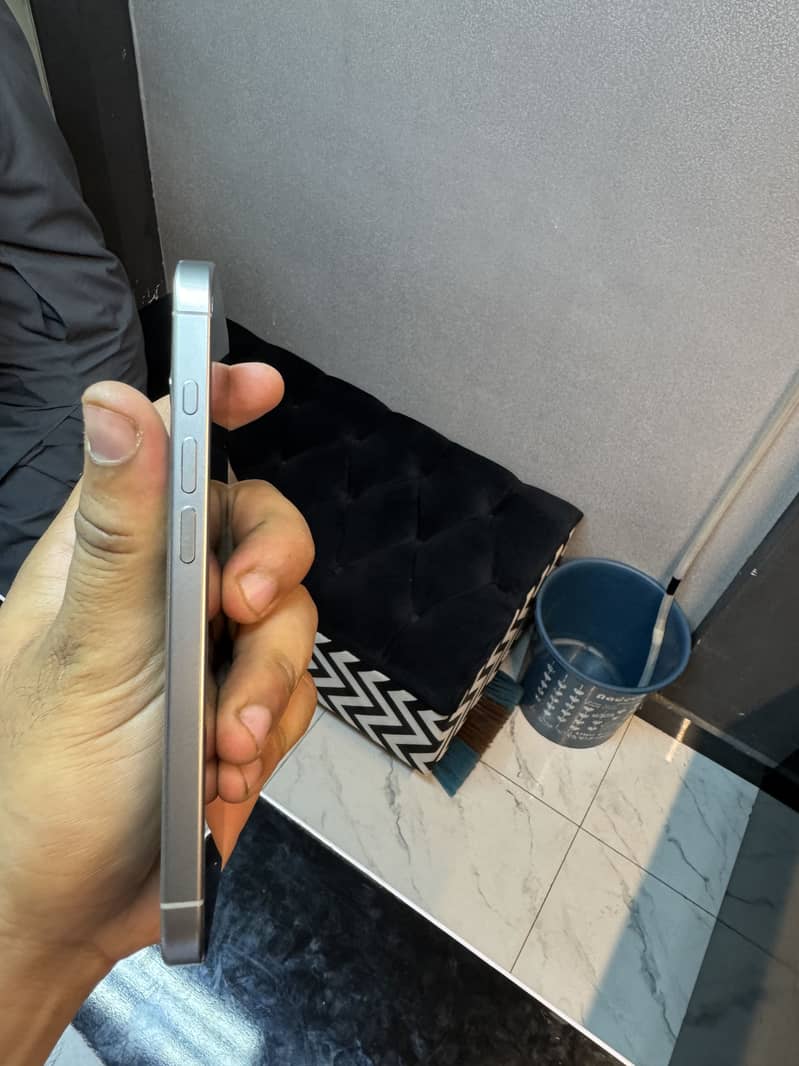 Apple iPhone 16 Pro 1