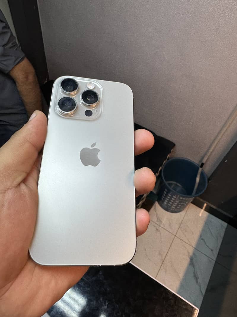 Apple iPhone 16 Pro 2