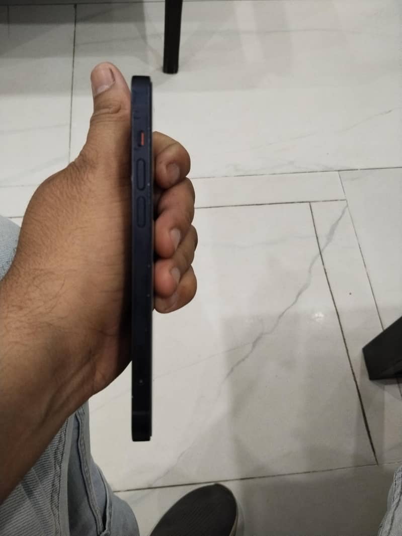 Apple iPhone 12 3