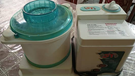 Dough Kneading Machine / Atta Gundhne Wali Machine