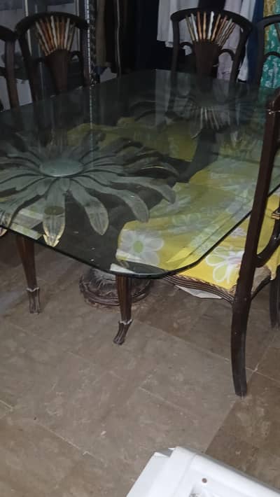 Fresh dining table 10/10 with poshish chairs