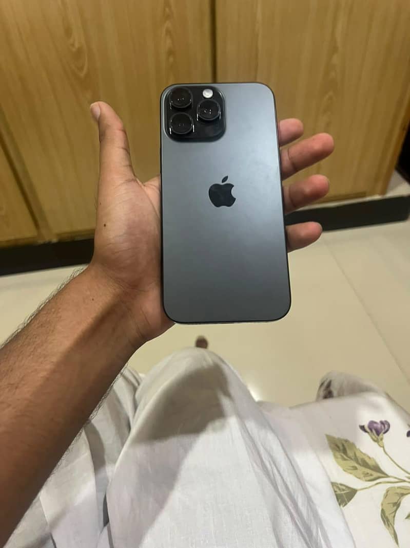 Apple iPhone 16 Pro Max 0