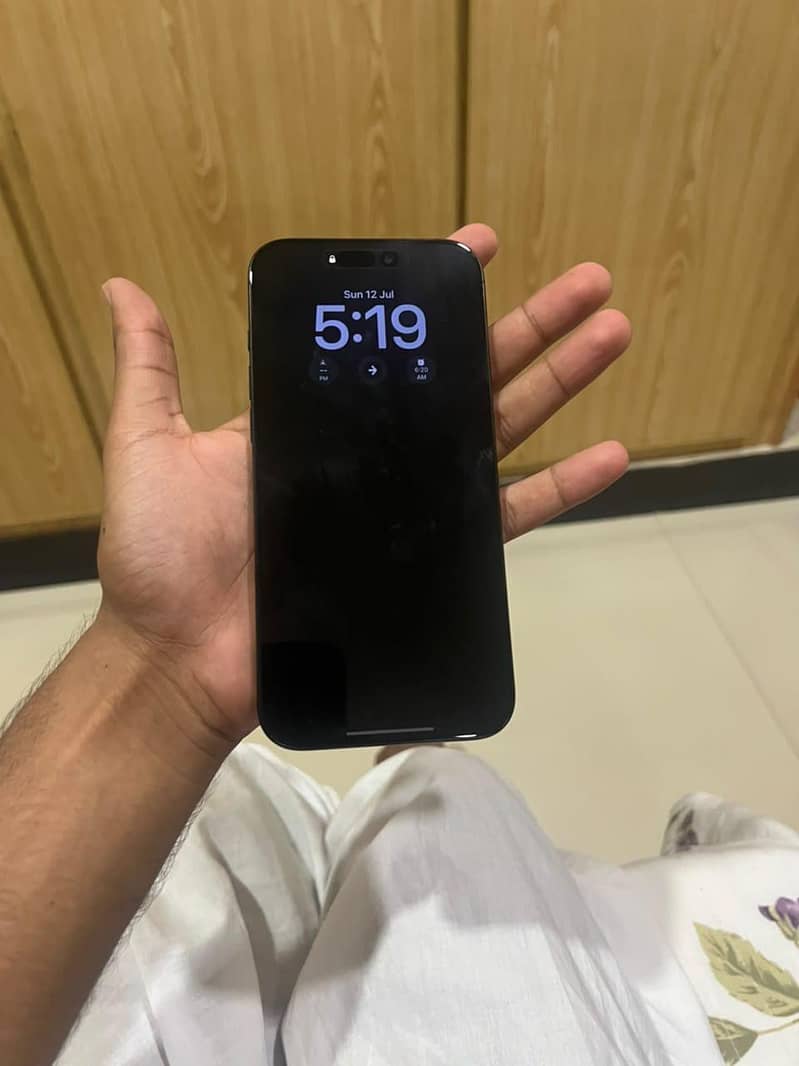 Apple iPhone 16 Pro Max 2