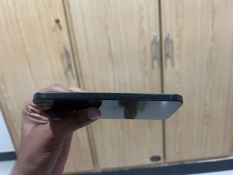 Apple iPhone 16 Pro Max 5