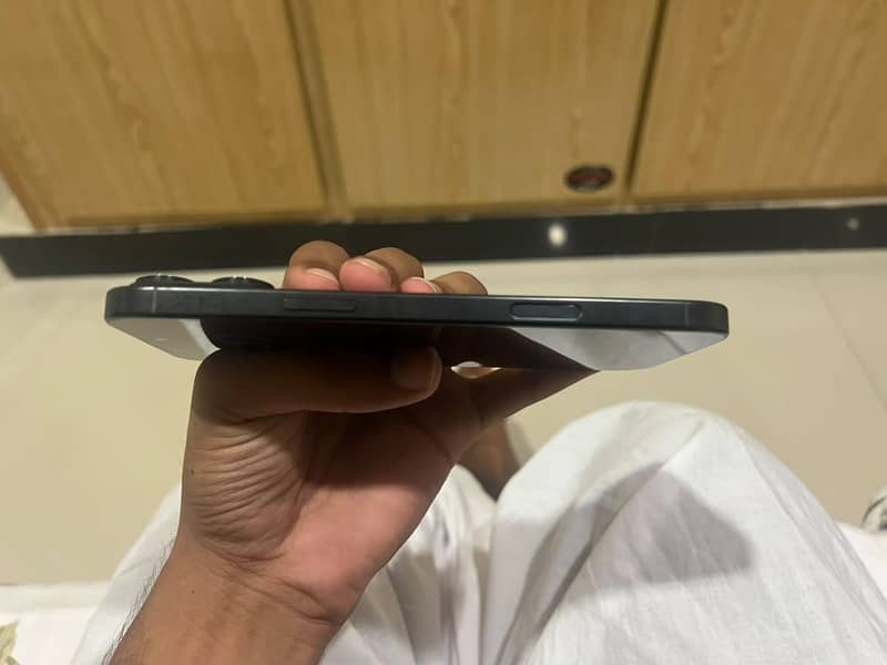 Apple iPhone 16 Pro Max 6