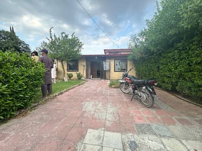 5 Marla Single Story Awami 1 corner Fibre House Available For Rent