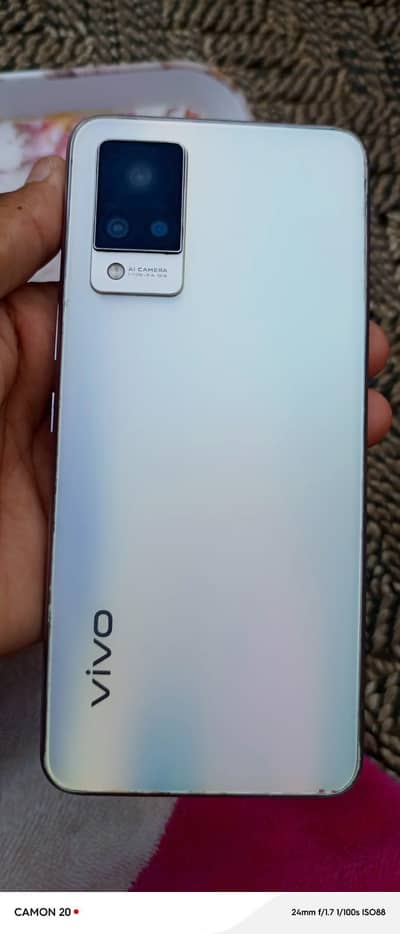 Vivo V21
