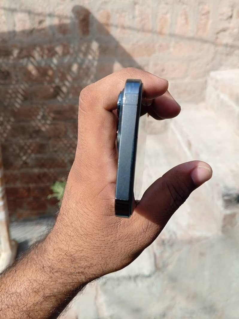 Apple iPhone 13 Pro 2