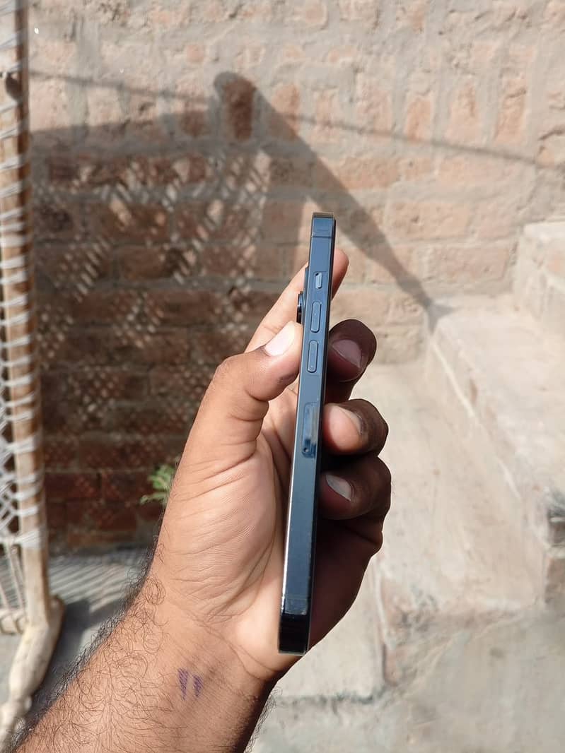 Apple iPhone 13 Pro 4